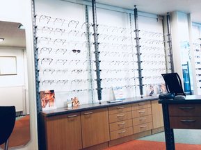 große Auswahl an Brillen bei Optik Falkenhain