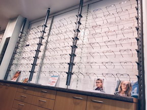 Auswahl an Brillen bei Optik Falkenhain