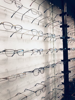 Optik Falkenhains Auswahl an Brillen